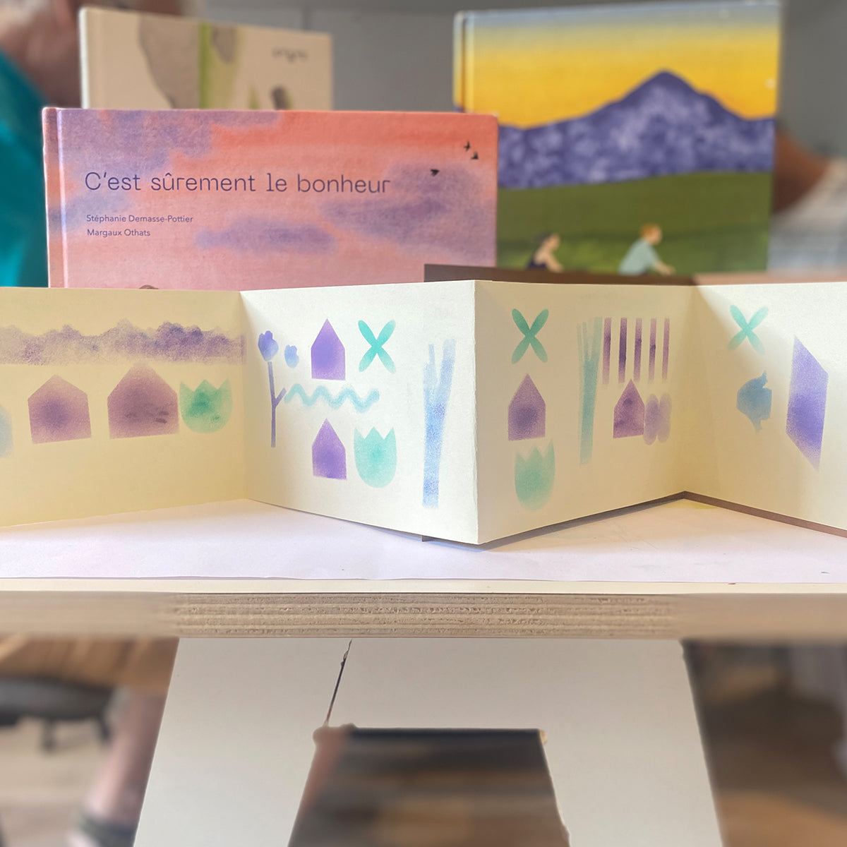When a story is built with shapes and depth, FR